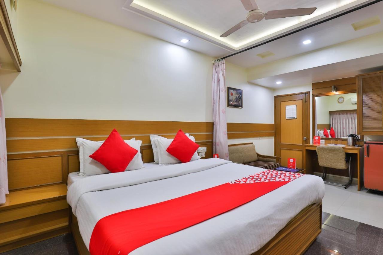 Oyo 17117 Hotel Rainbow 巴罗达 外观 照片