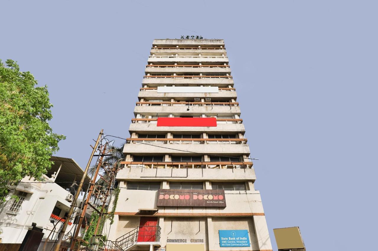 Oyo 17117 Hotel Rainbow 巴罗达 外观 照片