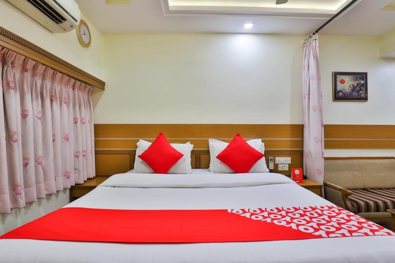 Oyo 17117 Hotel Rainbow 巴罗达 外观 照片