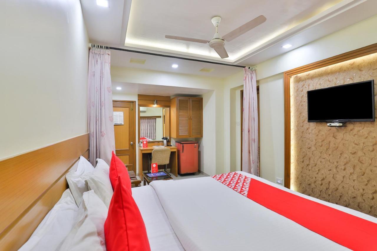 Oyo 17117 Hotel Rainbow 巴罗达 外观 照片