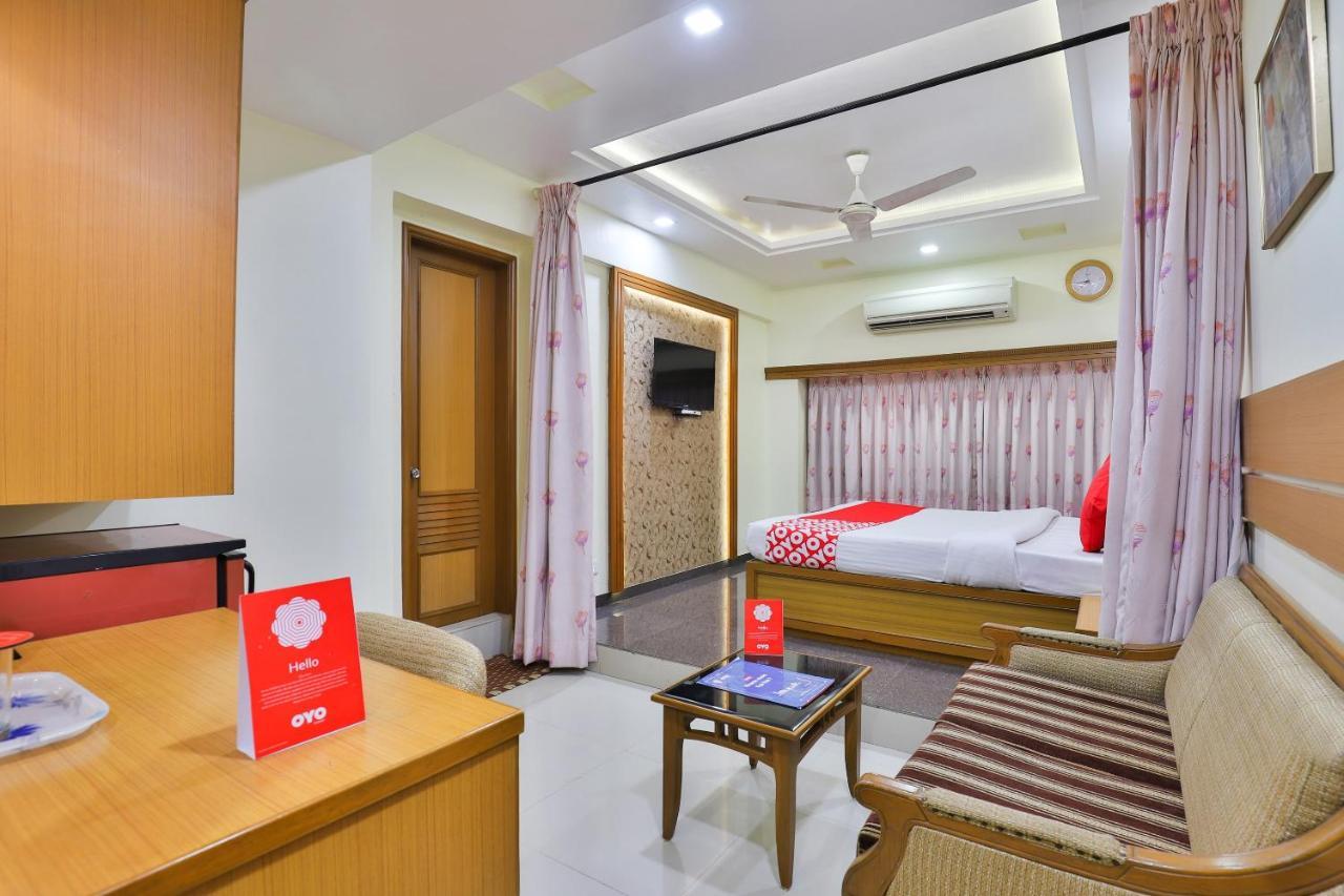 Oyo 17117 Hotel Rainbow 巴罗达 外观 照片